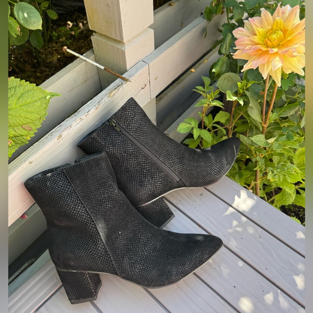 NWT 8.5WW extra wide black booties - Picture 7 of 15